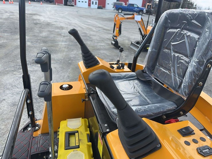 2026-future-ft15-mini-excavator-image-13