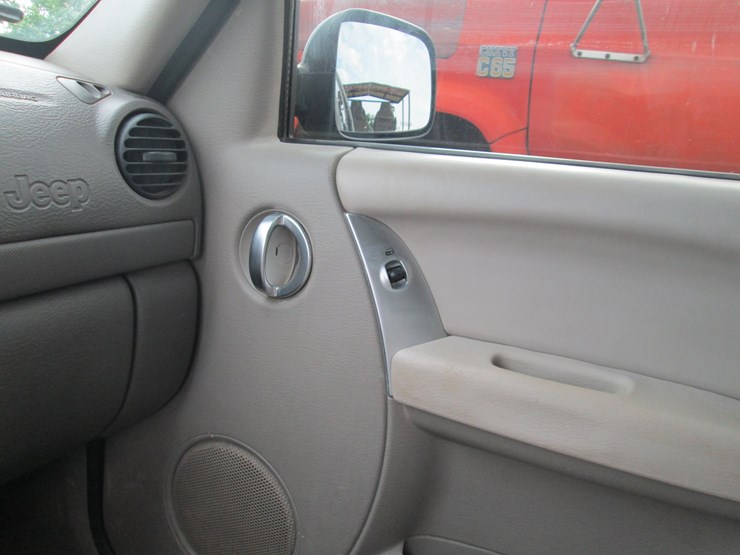 2003-jeep-liberty-image-32