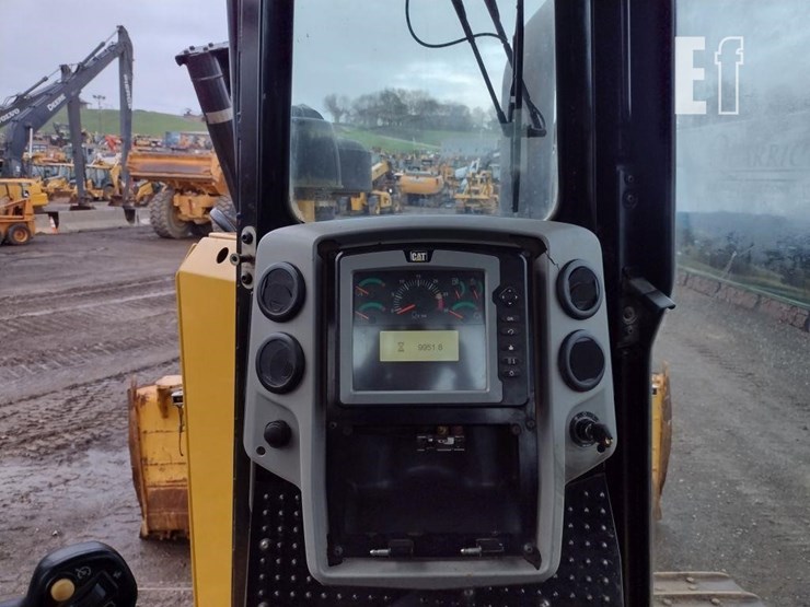 2015-caterpillar-d6t-xl-image-7