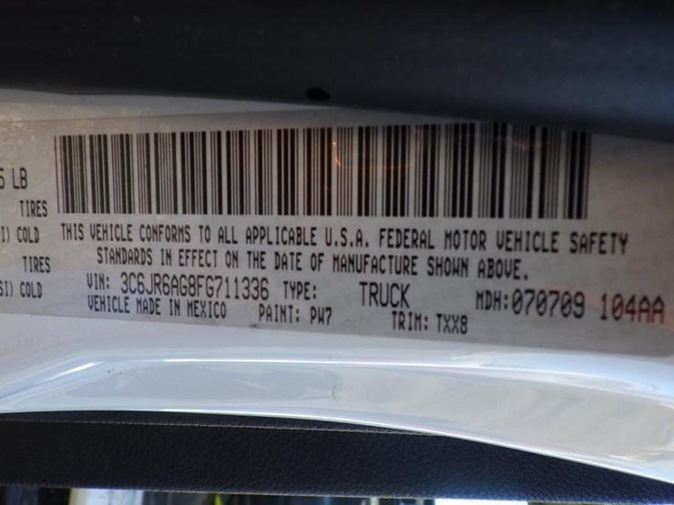 2015-dodge-1500-image-15