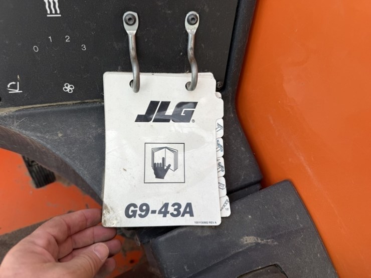 2015-jlg-g9-43a-image-33