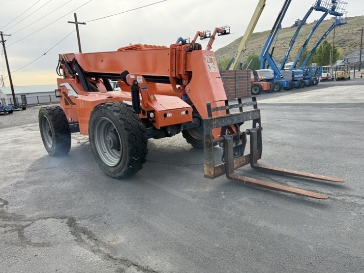 2015-sky-trak-6042-image-2