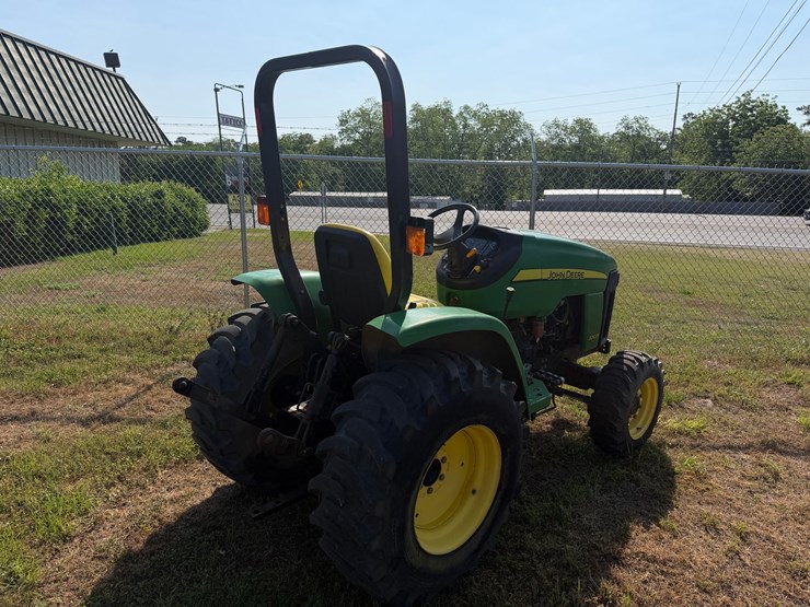 john-deere-3203-image-4