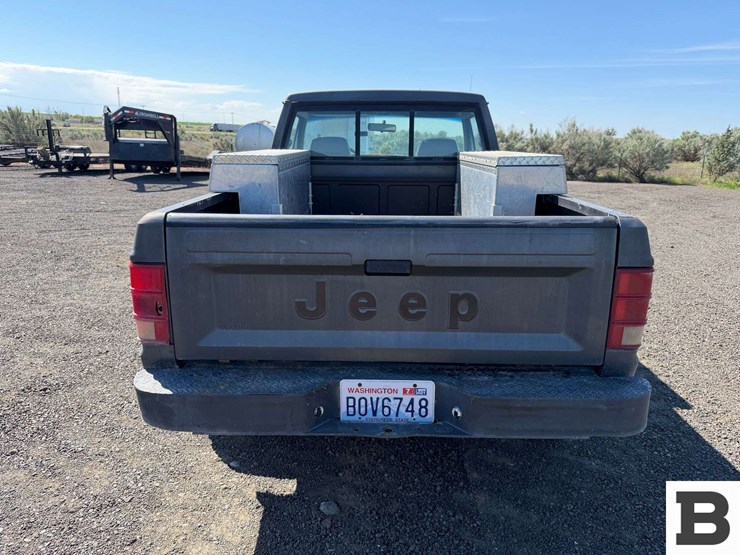 1989-jeep-comanche-pickup-image-4