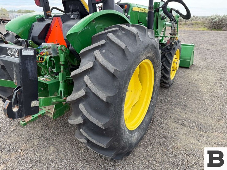 2015-john-deere-5075e-image-43