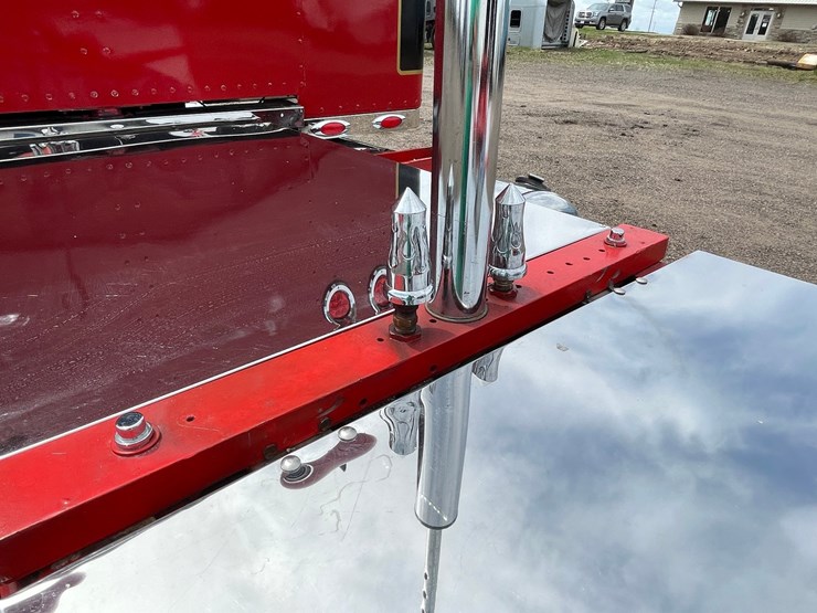 1976-peterbilt-359-image-25