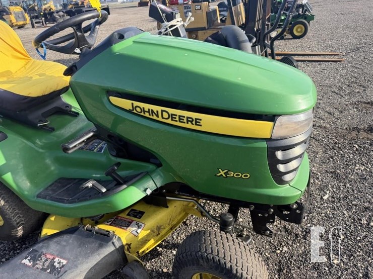 john-deere-x300-image-7