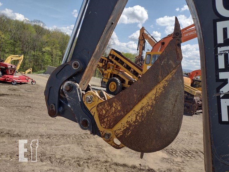 2010-deere-310j-image-35