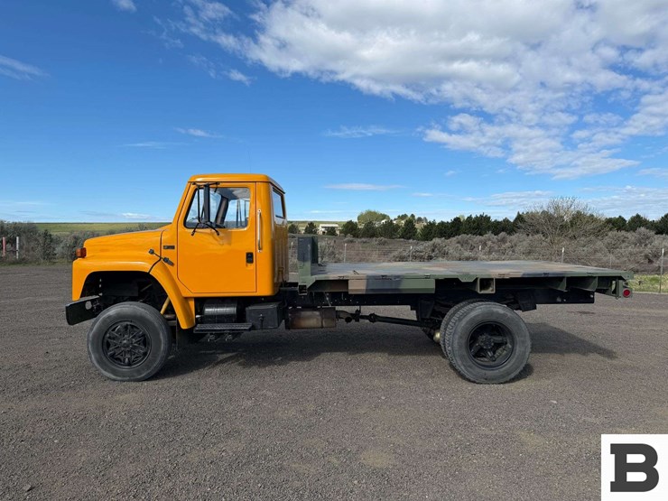 1985-international-1854-flatbed-truck-image-2