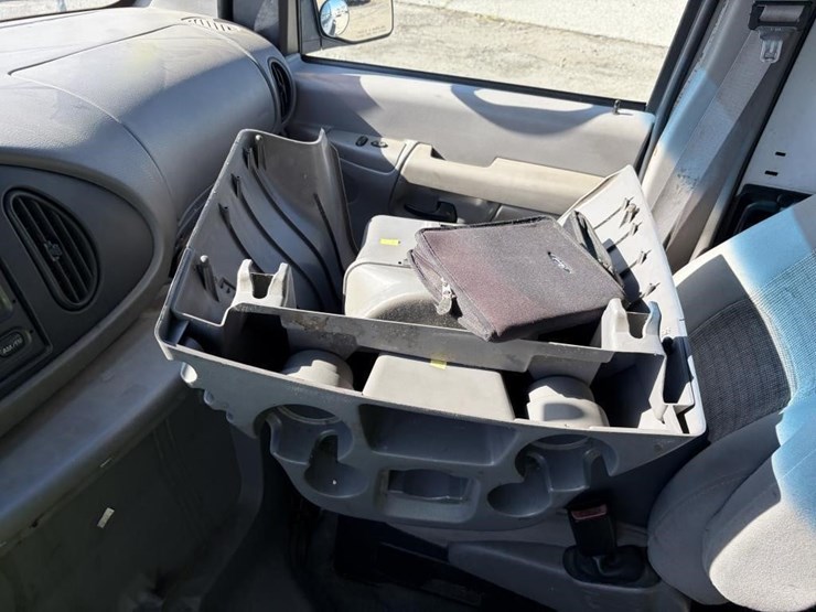 2002-ford-e350-image-18