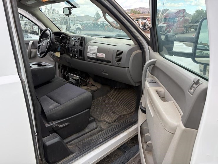 2012-gmc-sierra-2500-image-9