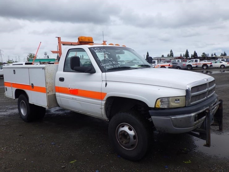 2001-dodge-ram-3500-image-2