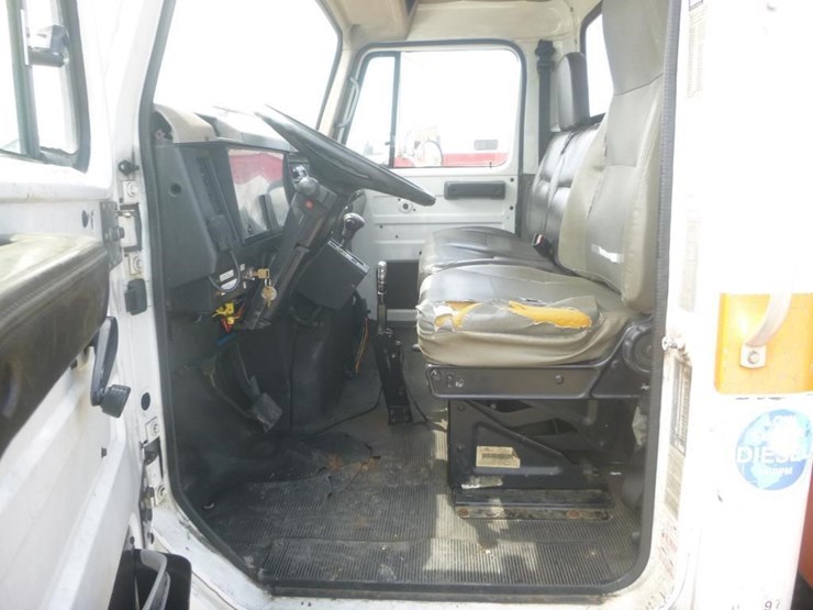 2001-international-4700-image-14
