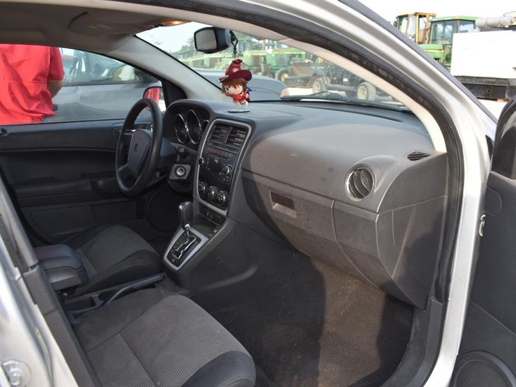 2011-dodge-caliber-image-9