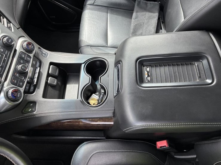 2017-chevrolet-tahoe-lt-image-18