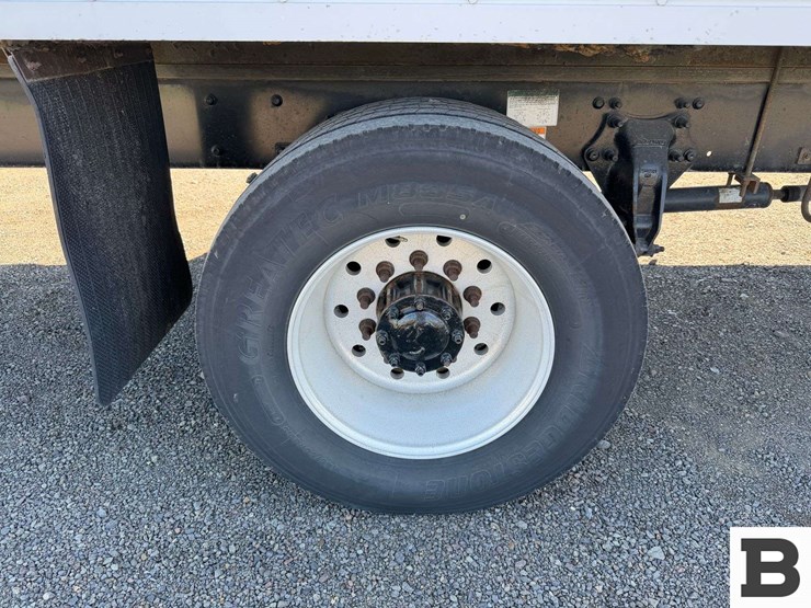 2009-freightliner-m2-box-van-truck-image-37