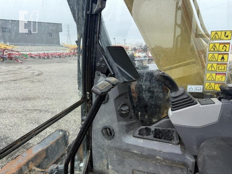 2022-caterpillar-310-image-26