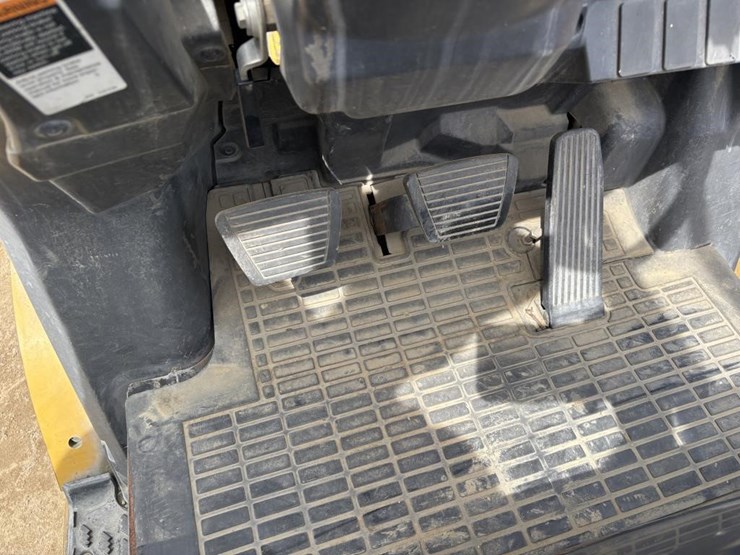 2020-caterpillar-2c6000-image-24