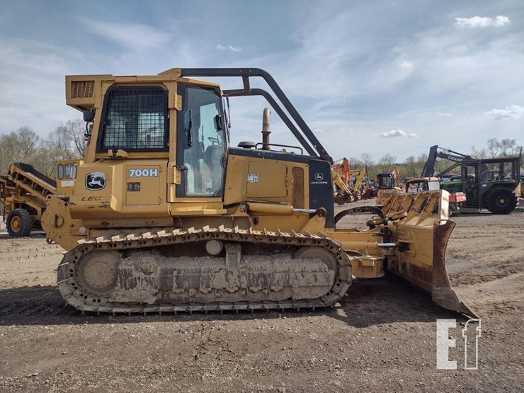 2005-deere-700h-xlt-image-3