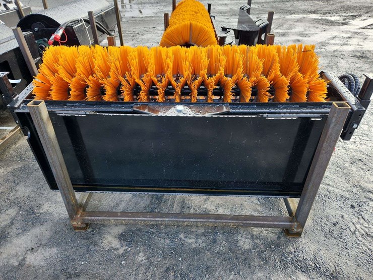 future-ft-vr59-skid-steer-sweeper-image-3