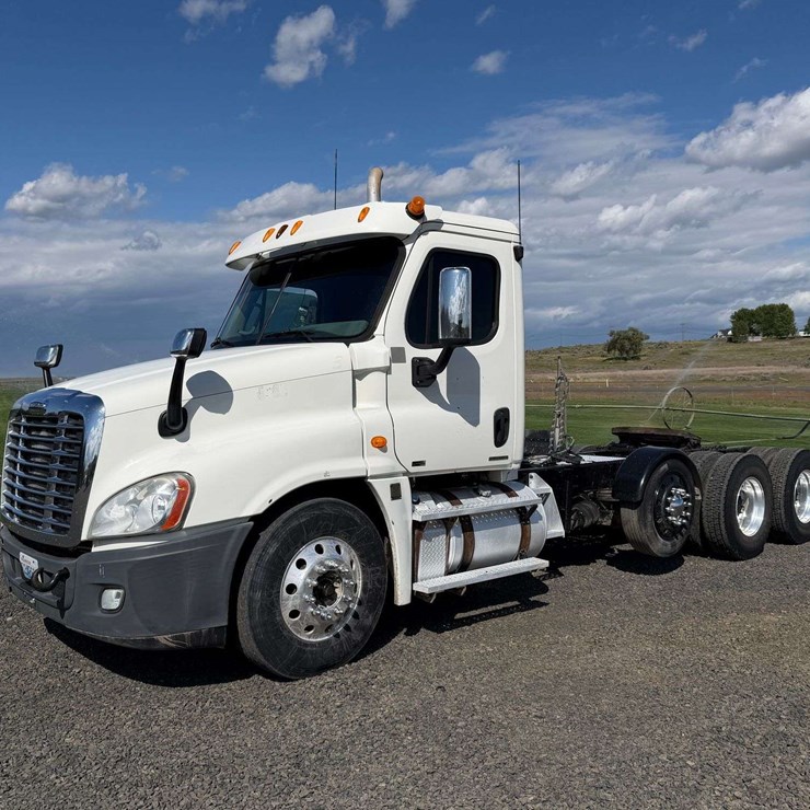 2012 FREIGHTLINER CASCADIA 125