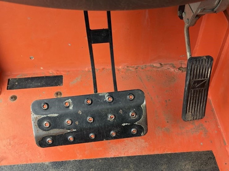 2015-jlg-g5-18a-image-22