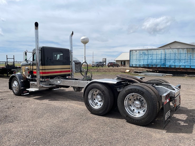 1970-peterbilt-358-image-8