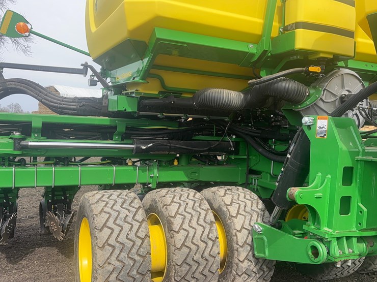 2024-john-deere-db66-image-38