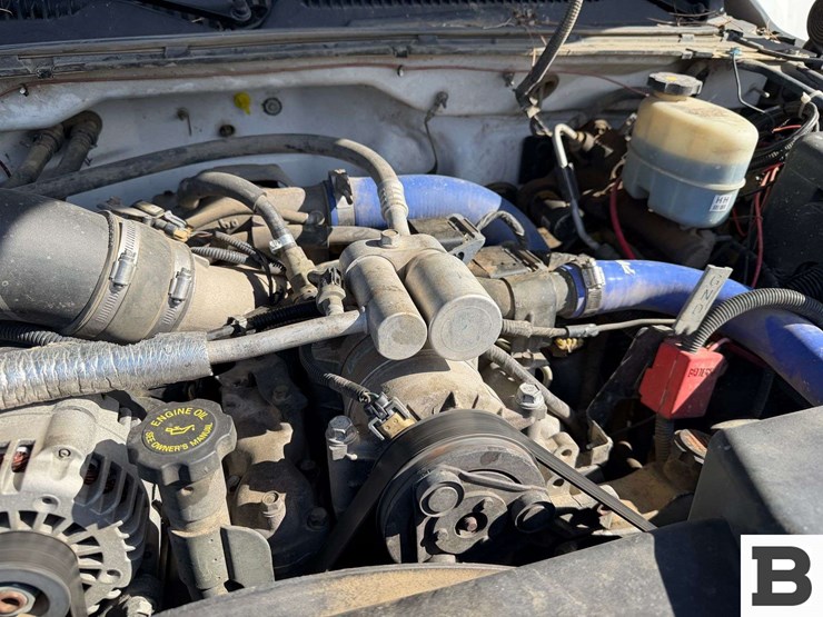 2002-chevrolet-silverado-2500hd-image-41