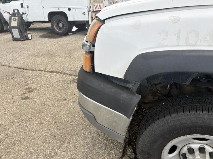 2004-chevrolet-silverado-2500hd-image-5