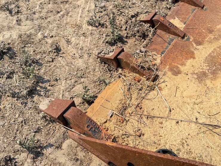 #558-•-#557-•-john-deere-t84---7’-skid-steer-bucket-image-5