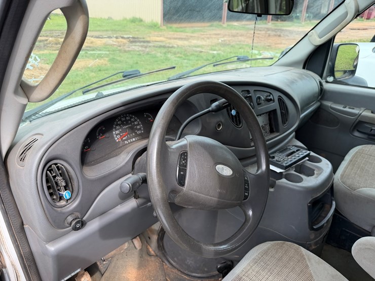 2003-ford-e350-image-12