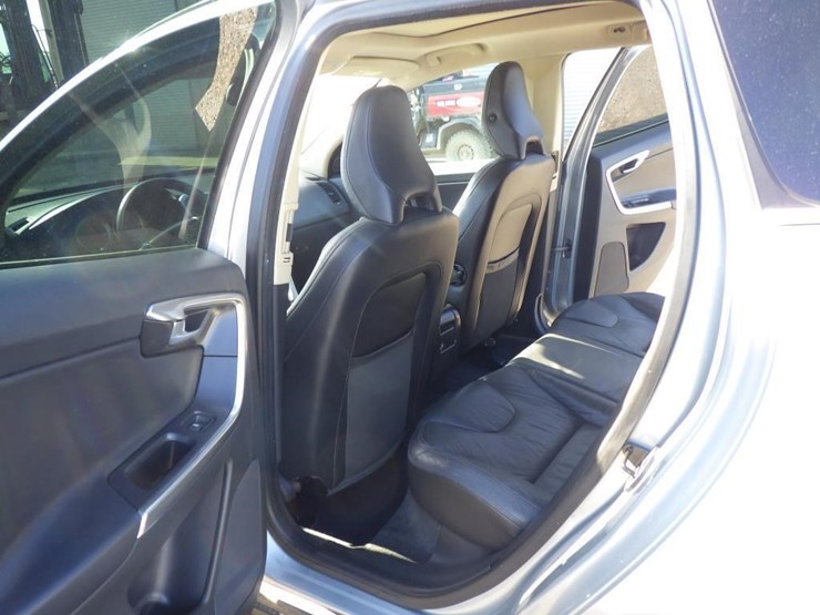 2013-volvo-xc60-image-7