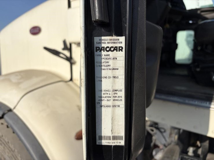 2015-peterbilt-365-image-25