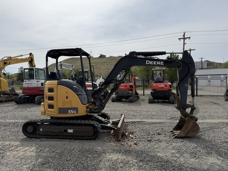 2018-deere-35g-image-3