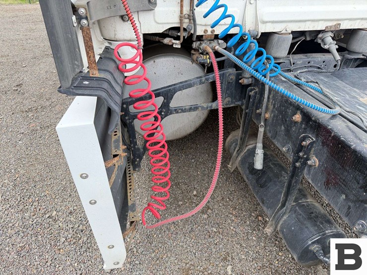 2018-freightliner-cascadia-125-image-16