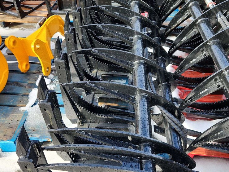 future-ft-se61-skid-steer-grapple-image-1