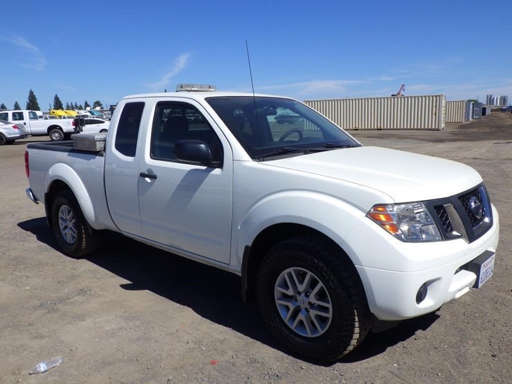 2019-nissan-frontier-image-2