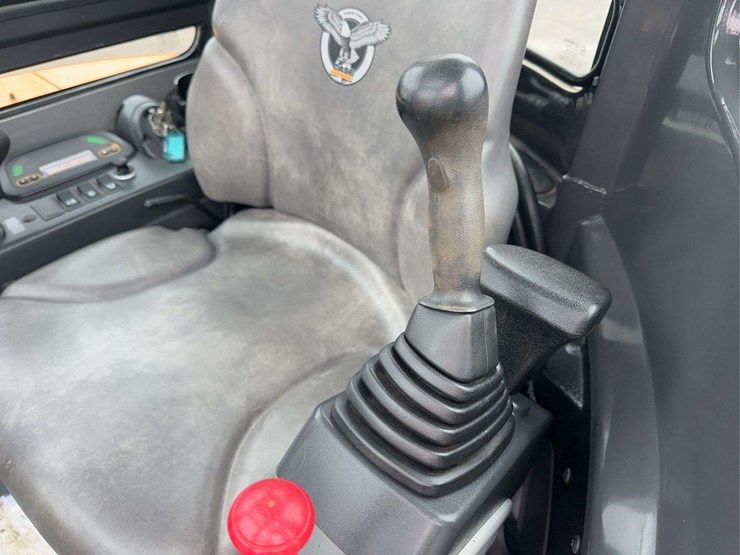 2024-case-cx37c-image-32