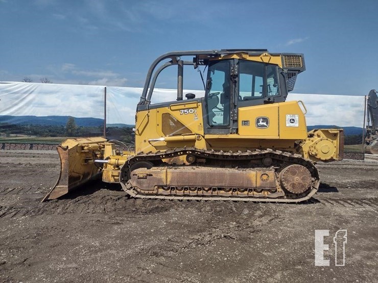 2008-deere-750j-lt-image-1