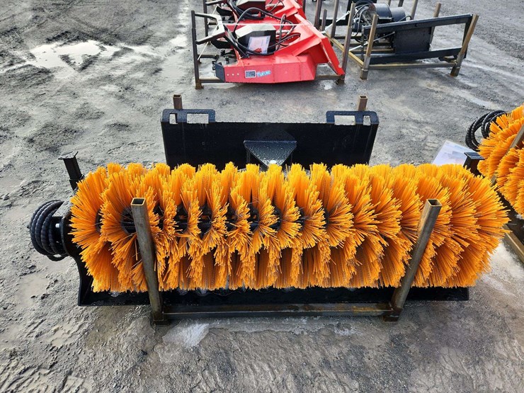 future-ft-vr59-skid-steer-sweeper-image-1