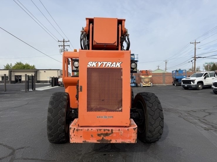 2015-sky-trak-8042-image-5