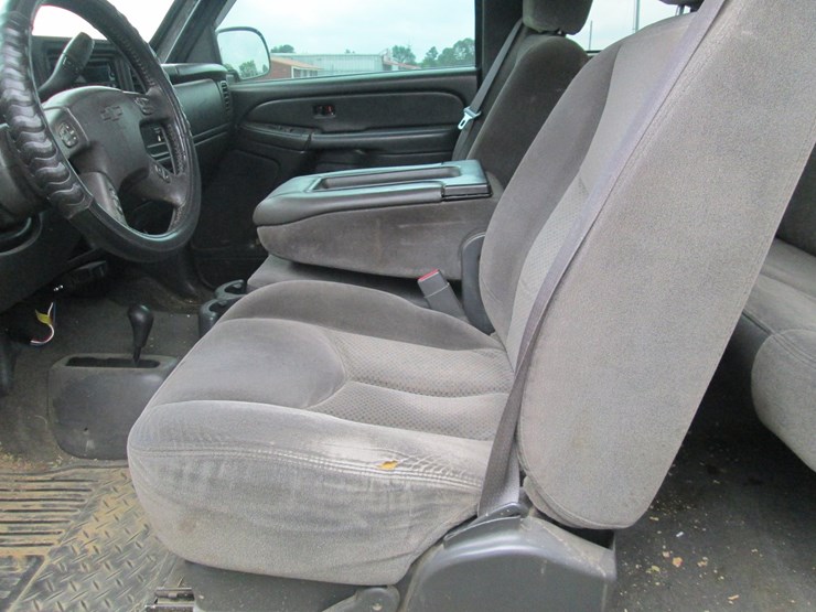 2006-chevrolet-2500-image-33