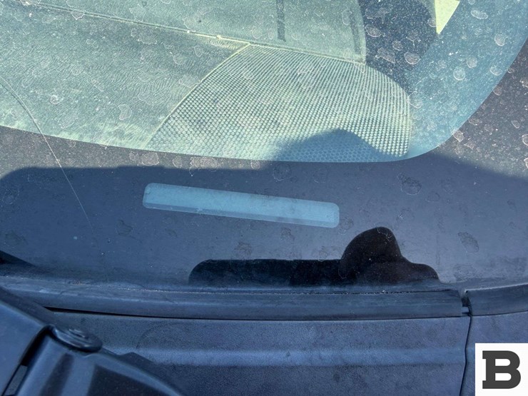 2011-toyota-prius-hatchback-image-13