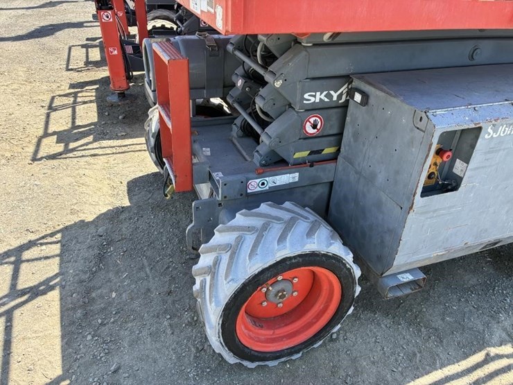 2014-skyjack-sj6832rt-image-5