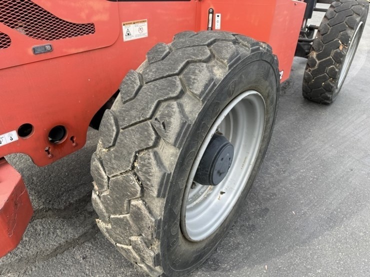 2015-sky-trak-6042-image-23