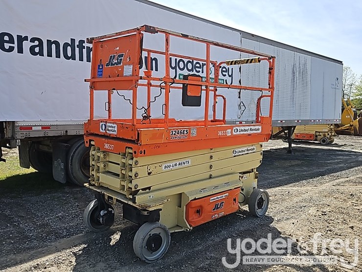 2016-jlg-3246e-image-1