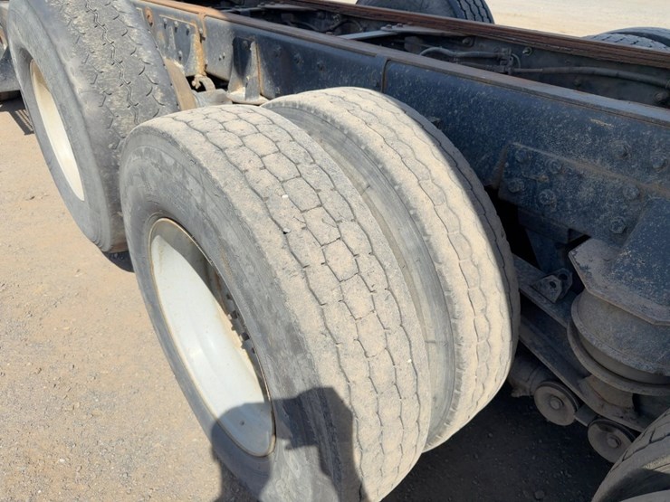 2002-kenworth-t800-image-17