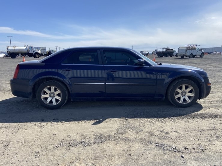 2006-chrysler-300-sedan-image-6
