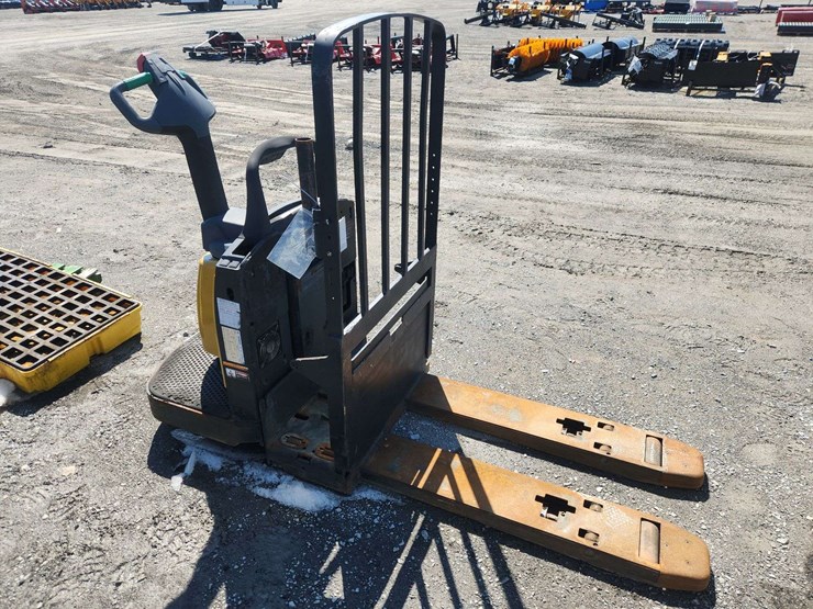 caterpillar-wr6000-image-1